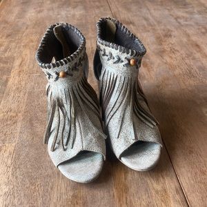 Open Toe Fringed Heeled shoe